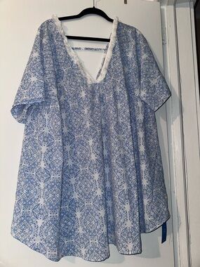 Cupshe Blue & White Printed V-Neck Tunic with Lace Trim